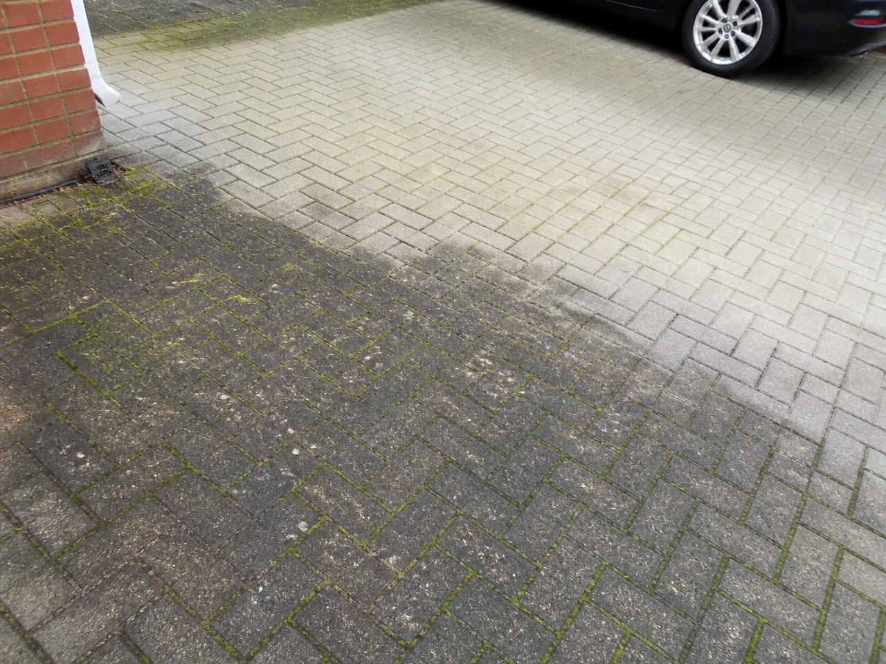 Einfahrt & Pflasterreinigung – vorher